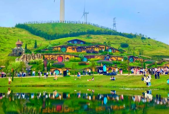 ZOOMVIEW原创丨旅游景区场景营建的范式革新：从“打卡点制造”到“体验生态系统”构建